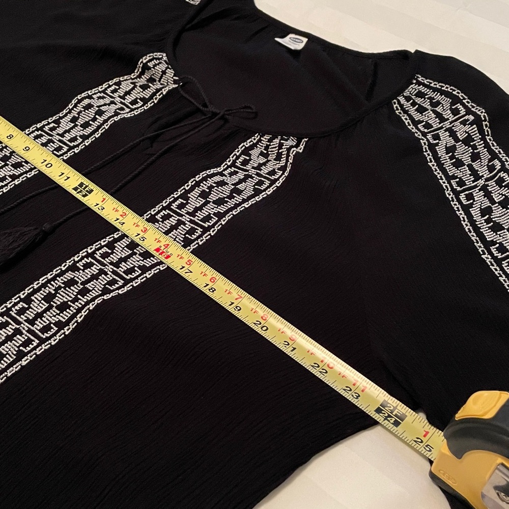 ❤️ XL top! Old Navy - Black Blouse with White Accents - XL blouse - Picture 5 of 16